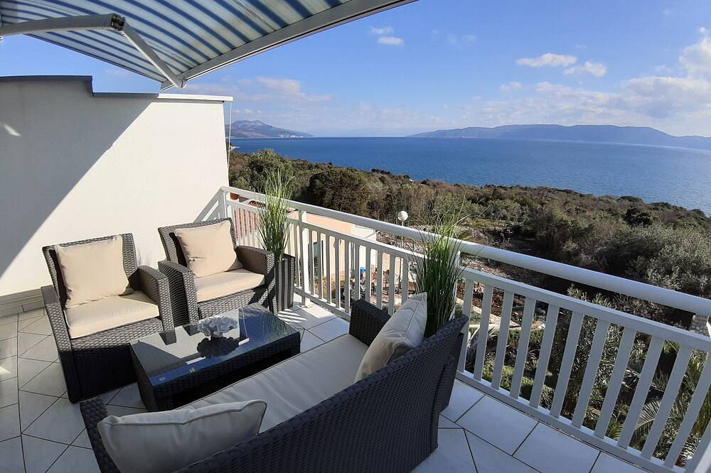 Ganze Wohnung, Wohnung Mit Grosser Terrasse Und Magnificant Sea View, 300 m Vom Strand + Ps4 in Ravni, Ostküste Istrien