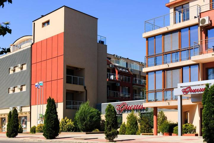 Apartahotel para 2 personas, con sauna y piscina para niños además de jardín y piscina en Bulgaria