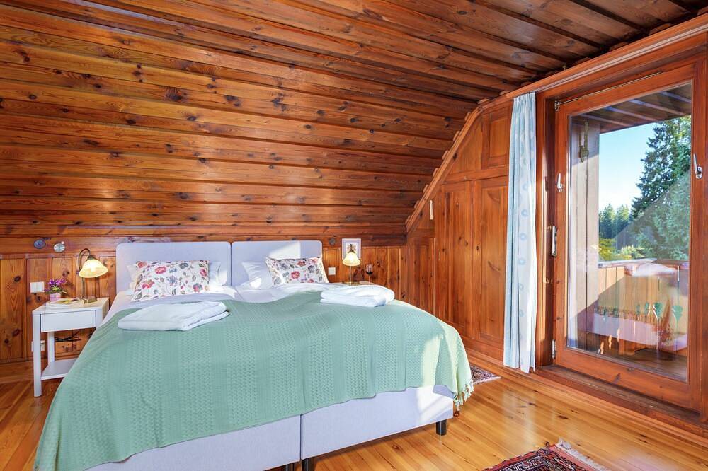 Altes Forsthaus Kniebis | Fast Alleinlage | Kamin | Skihang in 800 | beschneite Nachtloipe | Hund in Kniebis, Freudenstadt