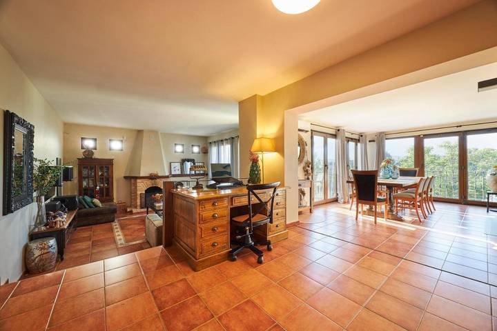 Casa rural para 6 personas, con Balcón y Terraza además de Jardín y Piscina en Pedrezuela - 4