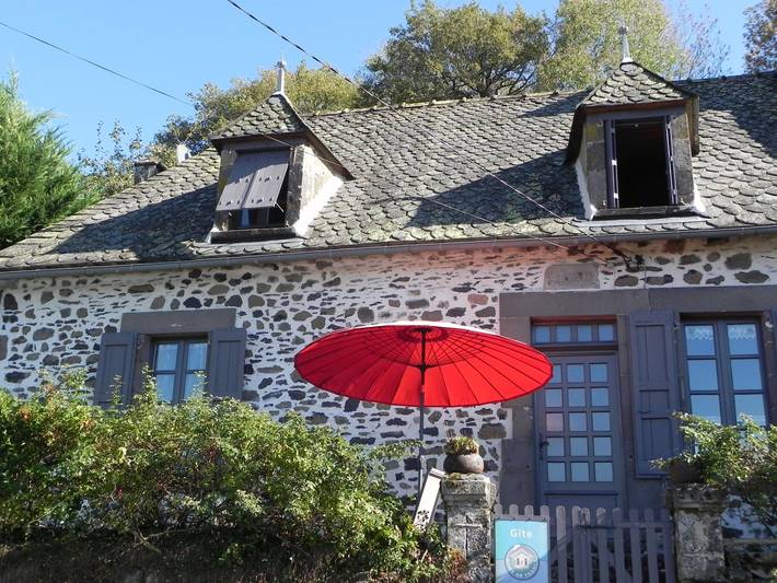 Gîte pour 5 personnes, avec jardin ainsi que piscine et terrasse, animaux acceptés