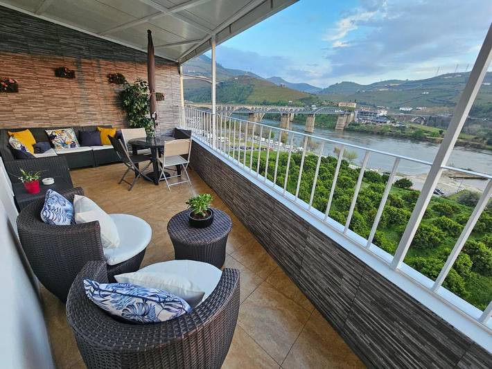 Location de vacances pour 16 personnes, avec Balcon ainsi que Terrasse et Vue à Peso da Régua
