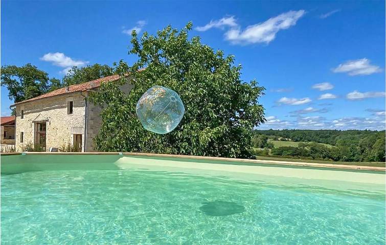 Location de vacances pour 8 personnes, avec Piscine à Lussas-et-Nontronneau