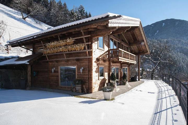Chalet für 8 Personen, mit Balkon und Terrasse sowie Garten und Sauna
