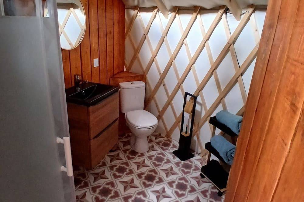 Yurt-Terracotta -Confortable-Baño privado con bañera-Sin vista in Clermont-Créans, Sarthe