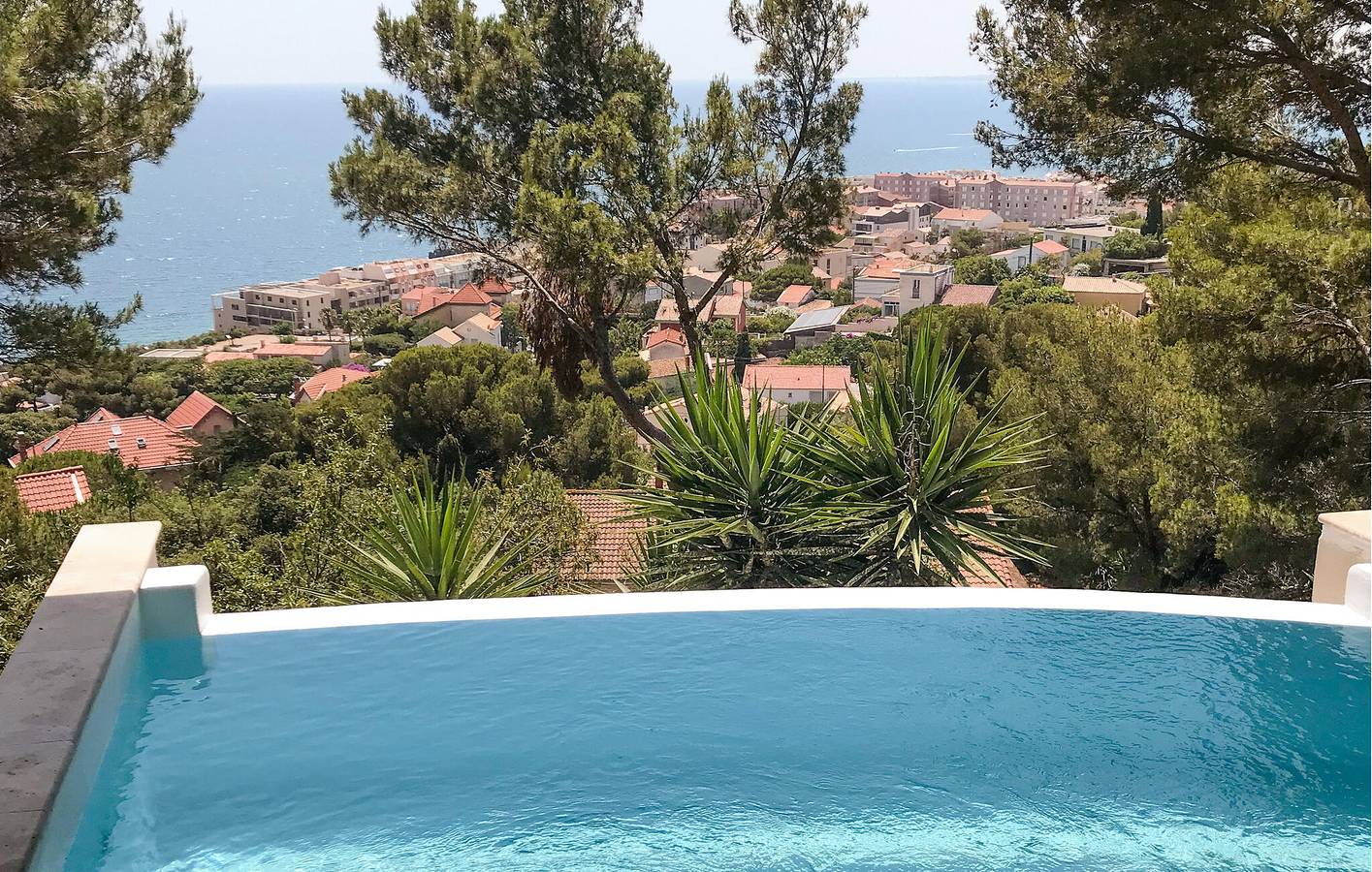 Appartement vue mer avec piscine, terrasse et lave-linge - 900m de la Plage de Lazaret in Mont Saint-Clair, Sète