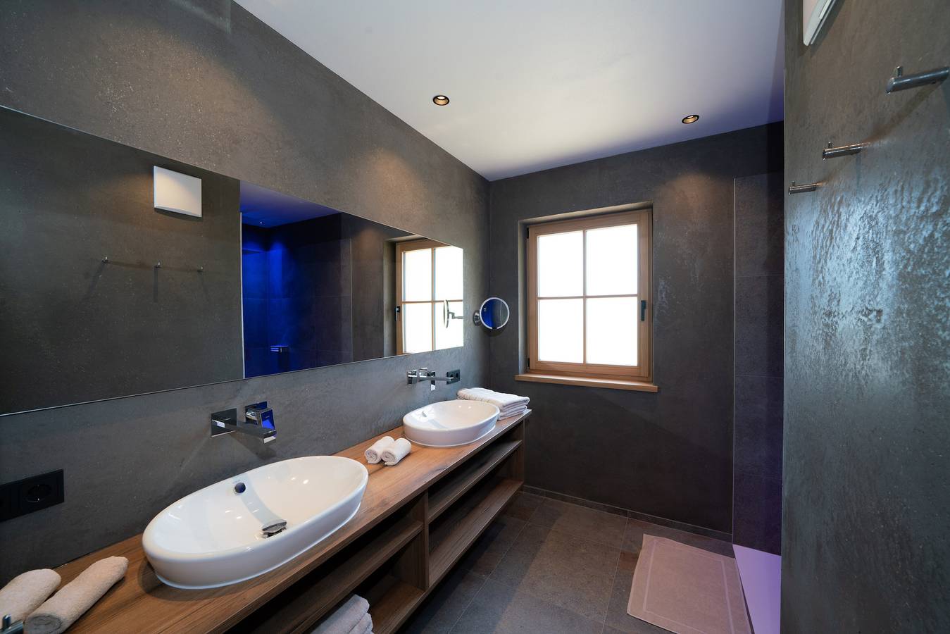 Entire apartment, Apartment "Schlosshof Himml" with Mountain View, Private Terrace & Wi-Fi in Prösels, Völs am Schlern