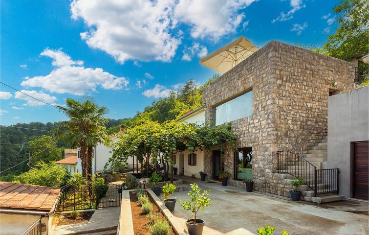 Ferienhaus für 8 Personen, mit Ausblick und Terrasse sowie Garten und Pool - 1