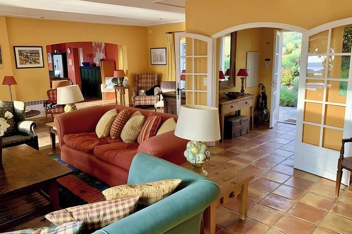 Villa pour 14 personnes, avec piscine et terrasse à Villeneuve-Loubet
