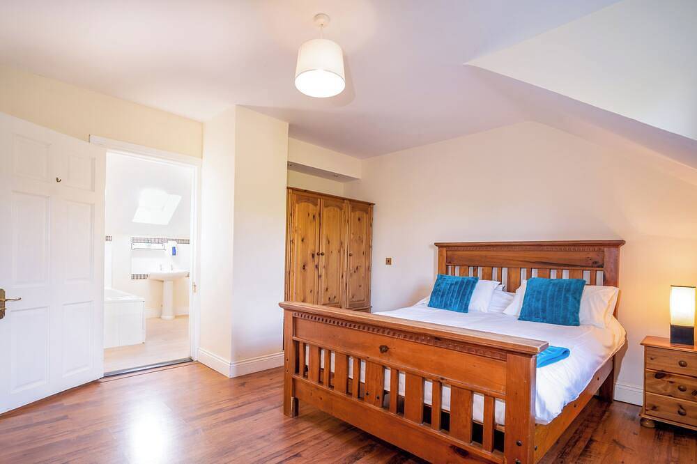 Forestside House - modernes, geräumiges Haus, ideal für Gruppen und Familien in Grafschaft Antrim