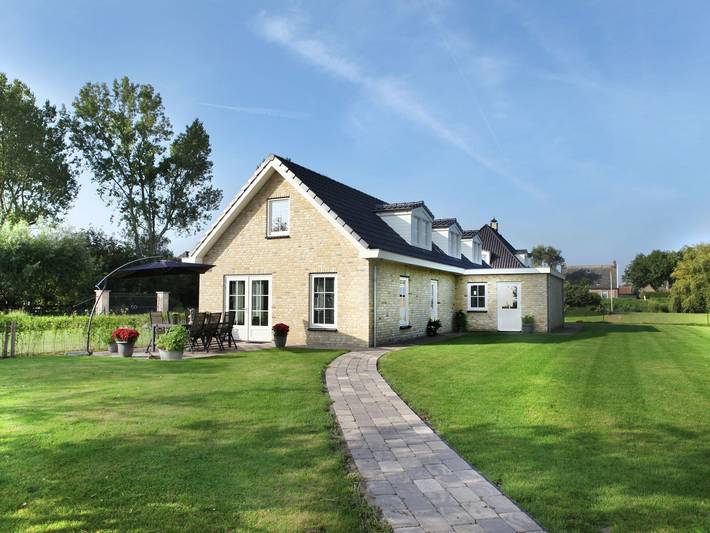 Vakantiehuis voor 6 personen, with Terras and Tuin as well as Sauna in Warmenhuizen