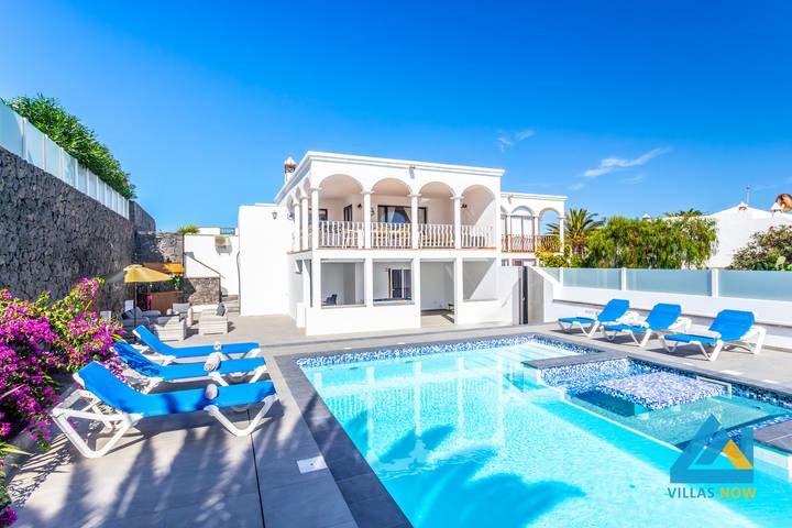 Chalet para 6 personas, con jardín y piscina además de vistas al mar y terraza en Lanzarote