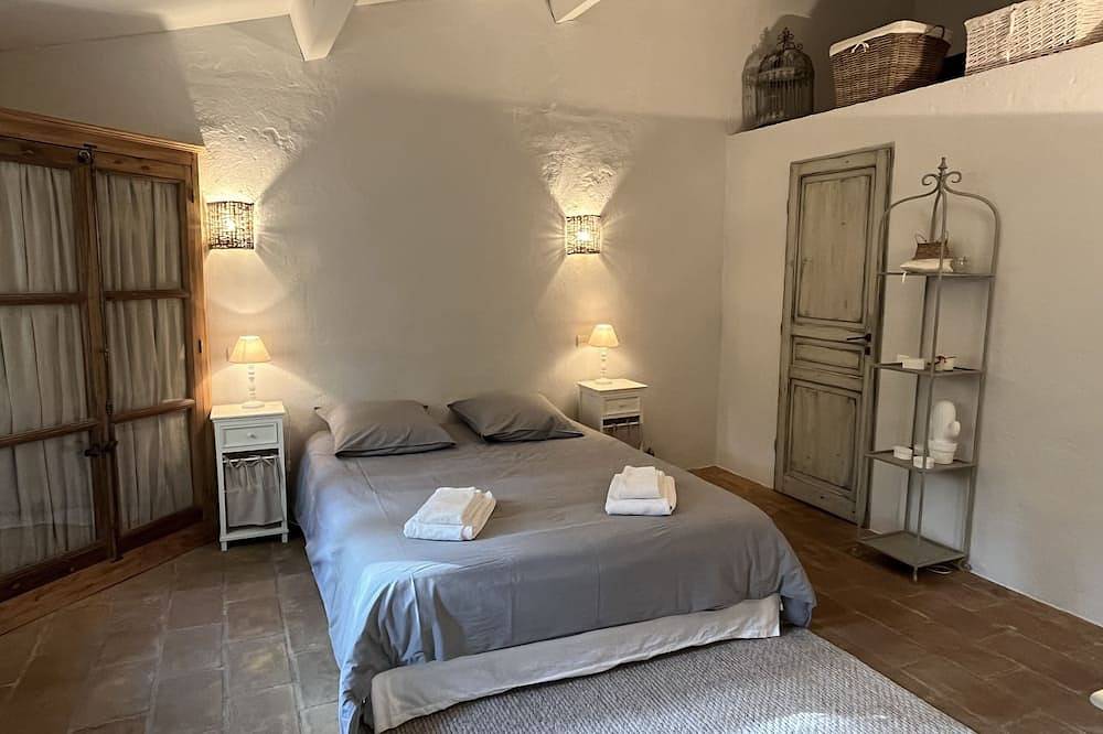 Mas familial face au Pic Saint Loup avec piscine chauffée et Jacuzzi extérieur in Valflaunès, Côte méditerranéenne (France)