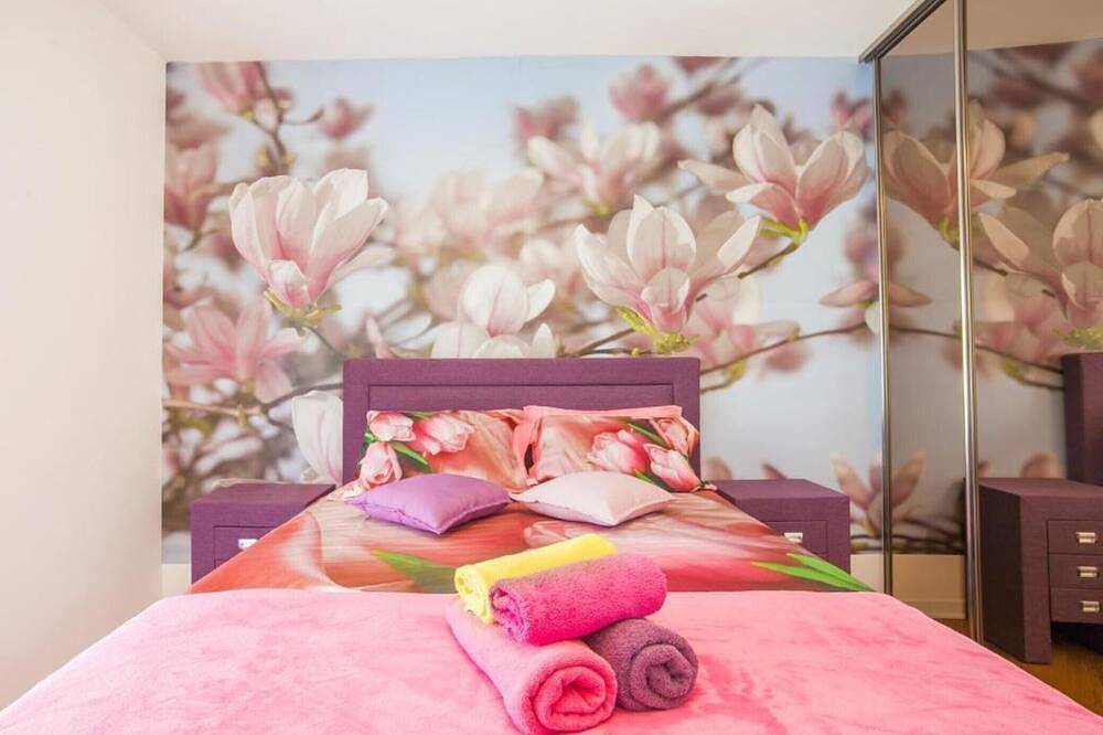 Entire apartment, Exclusive Budva Stay Steps From the Beach - One Bedroom Apartment with Balcony in Budva, Opština Budva