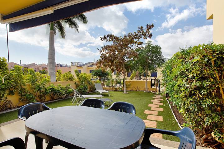 Ganze Wohnung, Ferienwohnung 'Meloneras 1' mit Gemeinschaftspool, WLAN und Klimaanlage in Playa de las Meloneras, San Bartolomé de Tirajana
