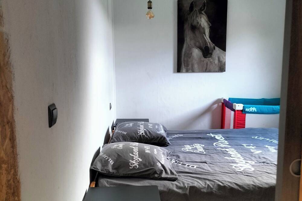 Small wood-frame house for 4 people, quiet and comfortable. in Lubersac, Brive-la-Gaillarde und Umgebung