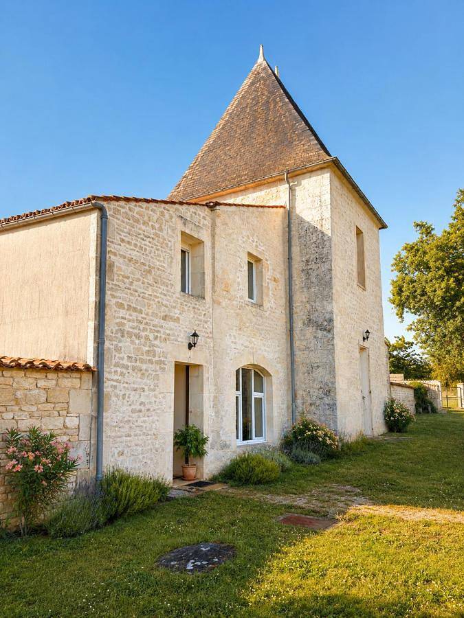 Location de vacances pour 10 personnes, avec Terrasse et Jardin à Saint-Hilaire-de-Villefranche