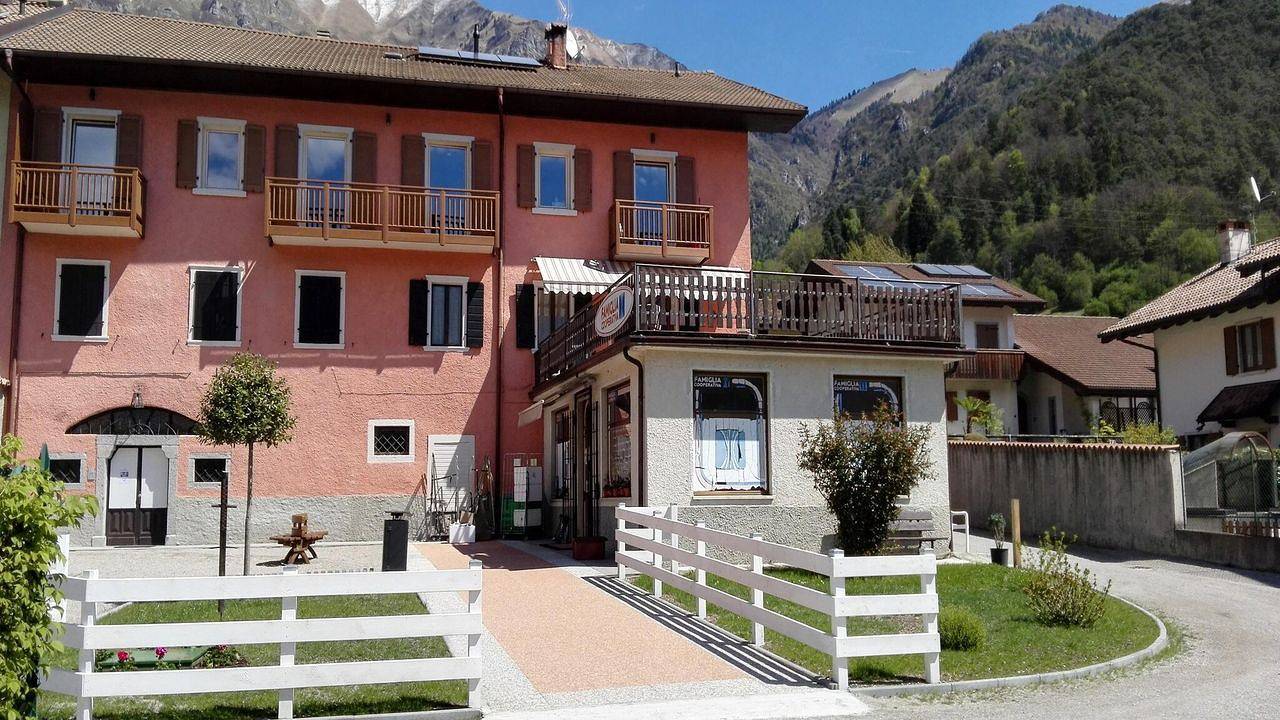 Geheel vakantieappartement, Ferienwohnung für 4 Personen (65 m²) in Mezzolago in Mezzolago, Ledro