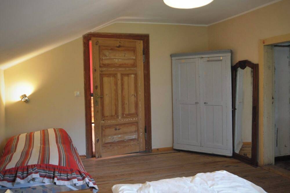 Ganze Wohnung, Ferienwohnung im Alten Landbahnhof 2. Og in Schwarz, Mecklenburgische Seenplatte