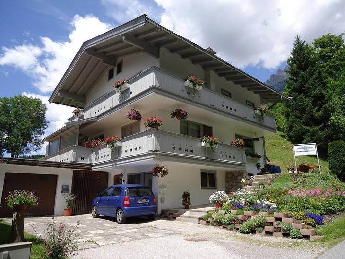 Ferienwohnung für 5 Personen, mit Balkon und Terrasse in Leogang