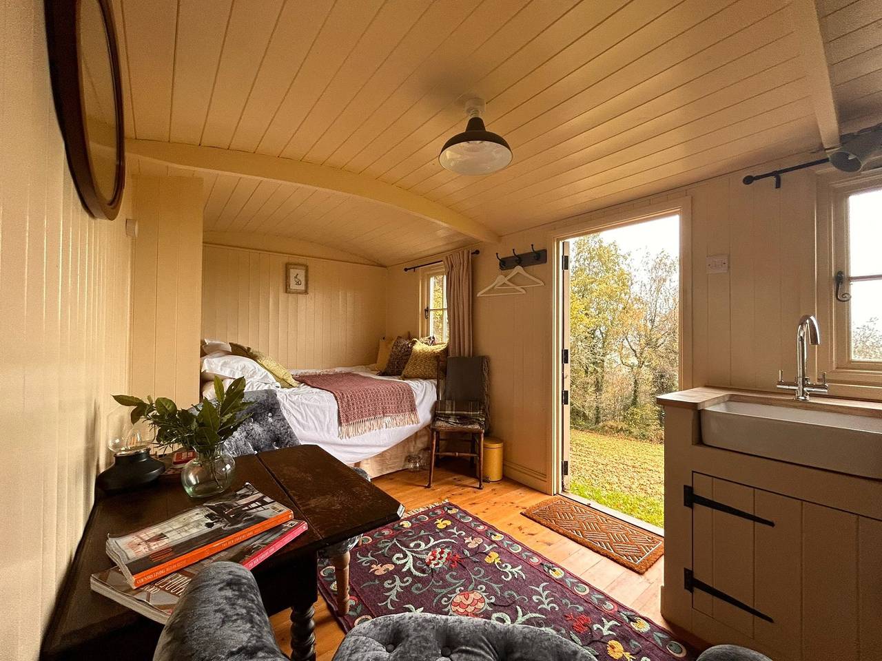 Cabin Retreat near Chepstow, Sleeps 2 with Hot Tub in Monmouthshire