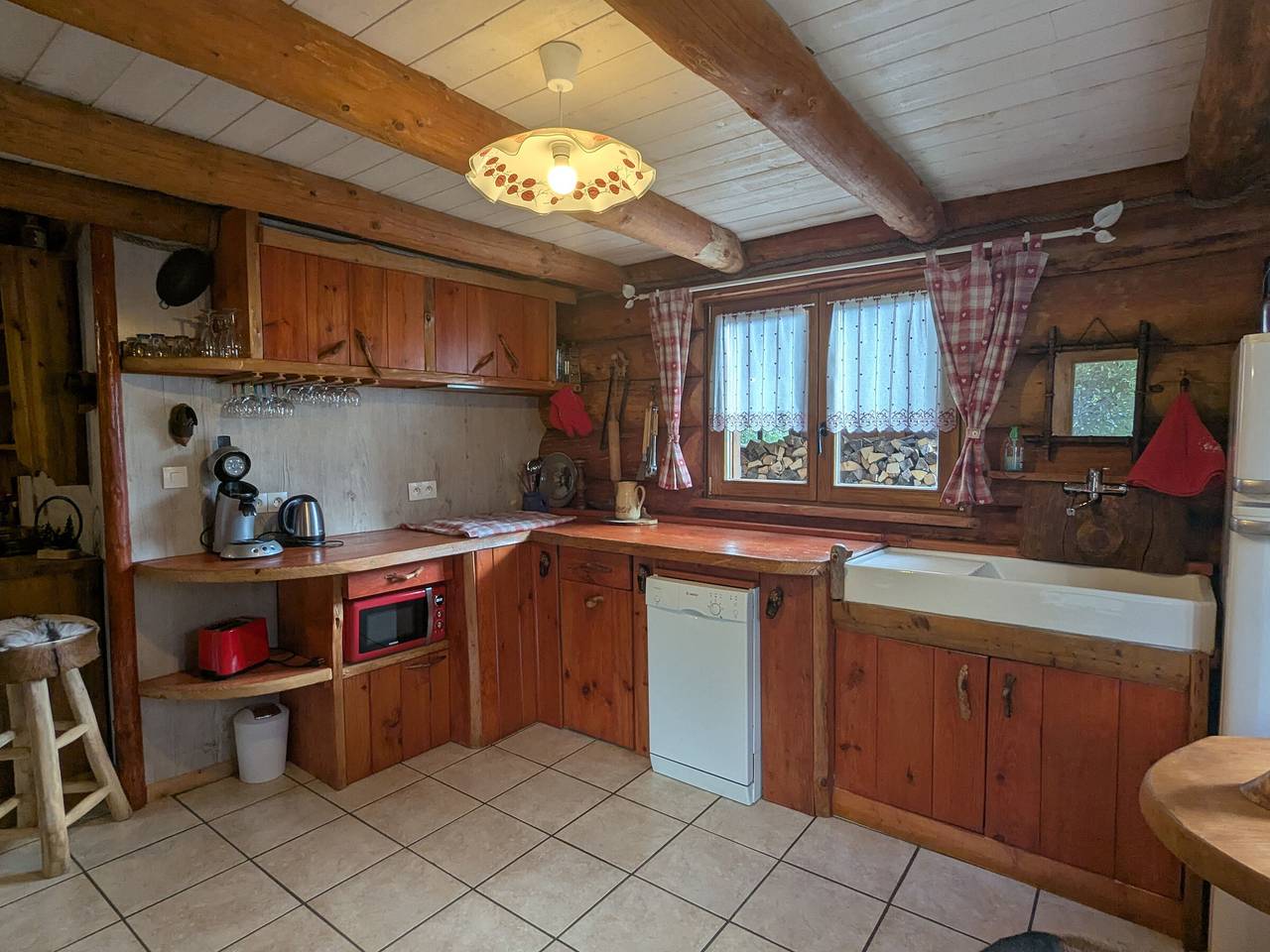 Unique log house with balcony and terrace in the Vosges in Le Tholy, Épinal en omgeving