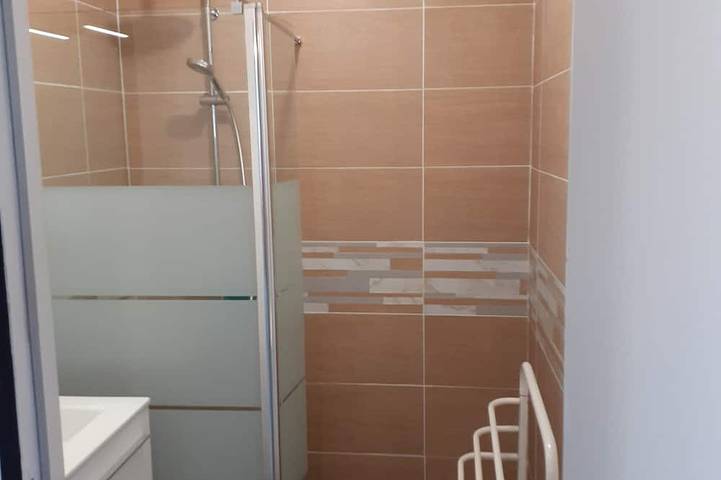 Location de vacances pour 5 personnes, avec terrasse et jardin à Plougoulm - 4