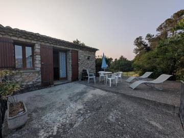 Gîte pour 4 personnes, avec piscine et vue ainsi que terrasse et jardin à Saint-Marcellin-lès-Vaison
