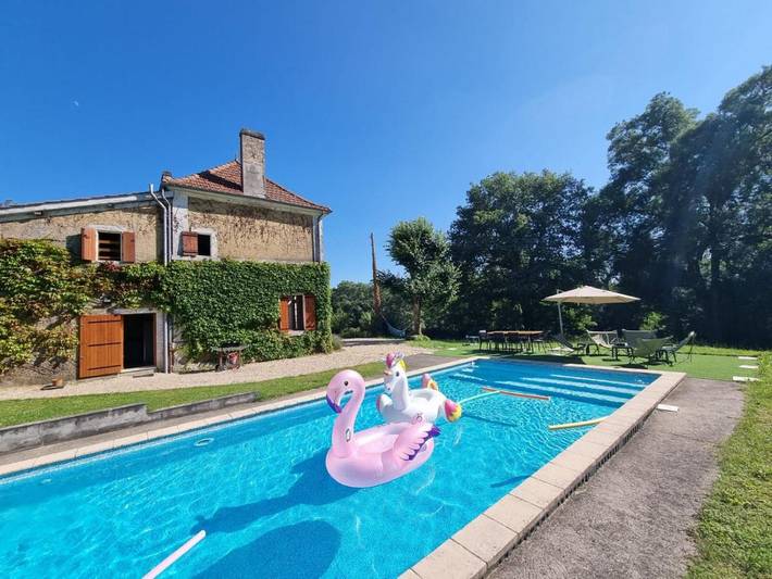 Gîte pour 10 personnes, avec piscine ainsi que jardin et vue à Saint-Vallier