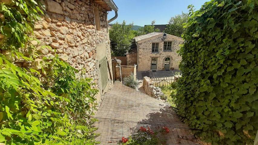 Location de vacances pour 2 personnes, avec jardin et vue dans Colorado provençal - 2