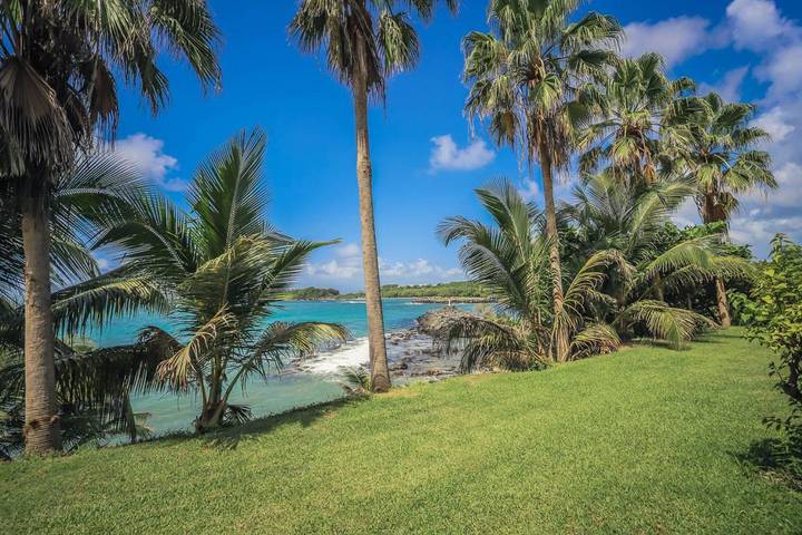 Location de vacances pour 4 personnes, avec jardin ainsi que piscine et vue dans Plage de Saint-Félix - 4