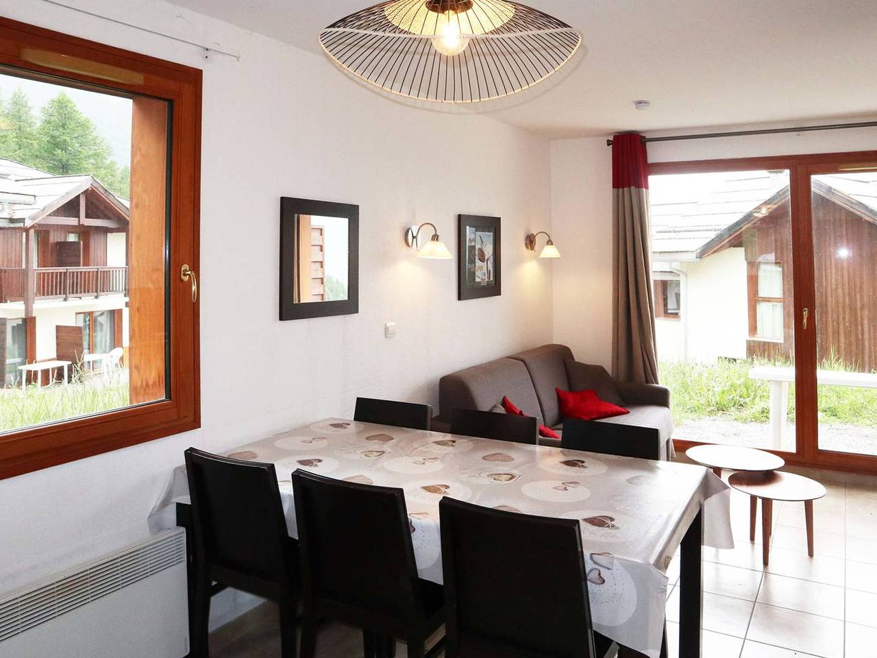Ski-in/Ski-out Chalet, Pool & Sauna, Sleeps 6 in Les Orres, Écrins National Park