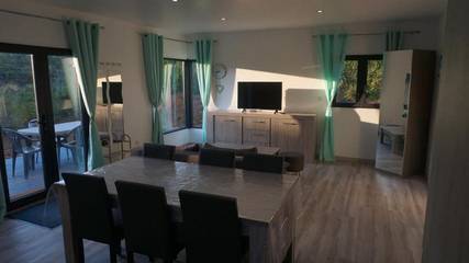 Gîte pour 6 personnes, avec terrasse et jardin à Poix-Terron