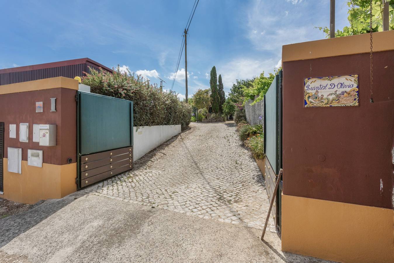 Country House 'D’Olívia Lovely Homes - Conceição' with Shared Garden, Wi-Fi & Air Conditioning in Cela, Leiria District