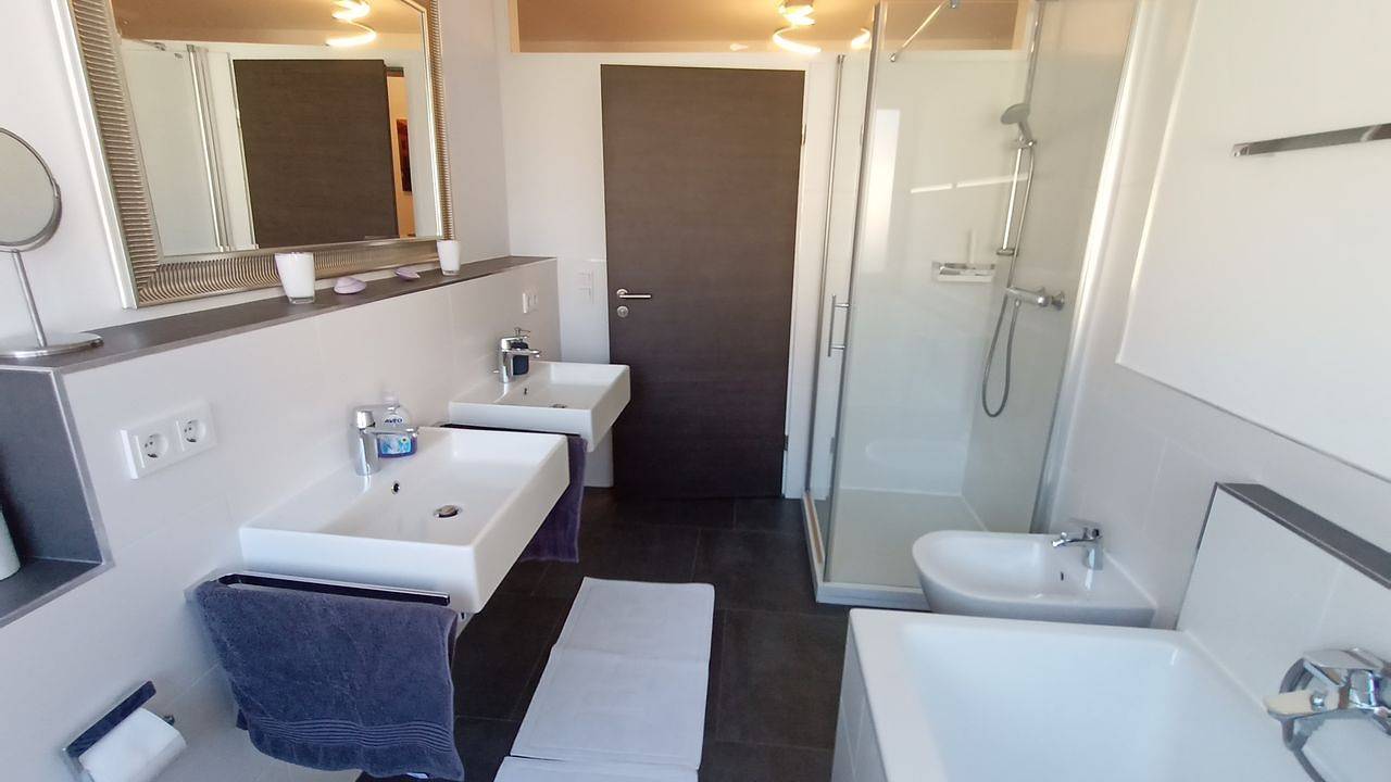 Ganze Ferienwohnung, Ferienwohnung für 6 Personen (119 m²) in Friedrichshafen in Friedrichshafen, Region Bodensee-Oberschwaben