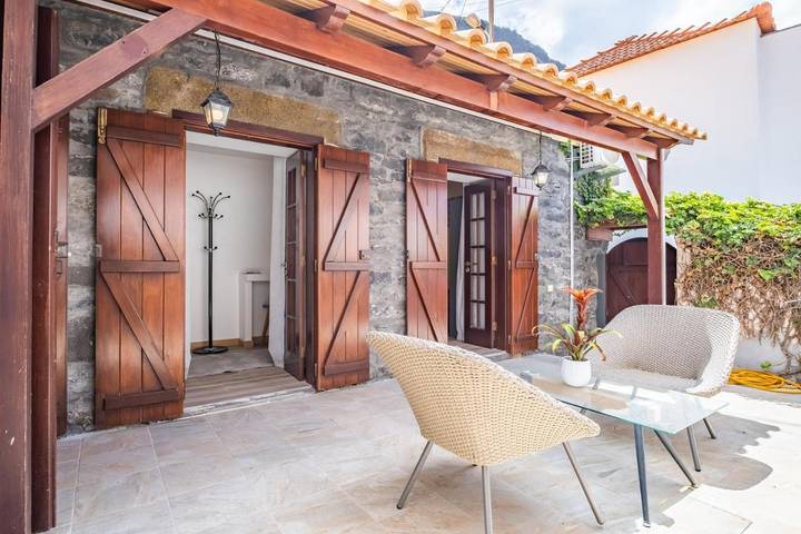 Location de vacances pour 5 personnes, avec vue et jardin à Jardim do Mar - 4