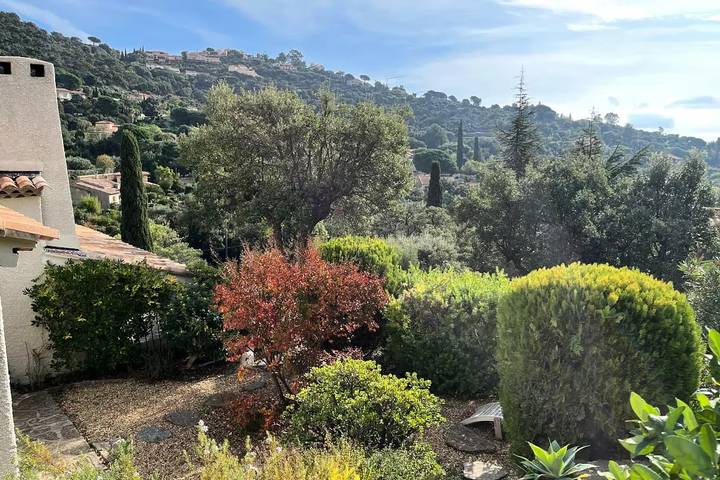 Villa pour 8 personnes, avec vue ainsi que piscine et jardin dans Le Lavandou - 4
