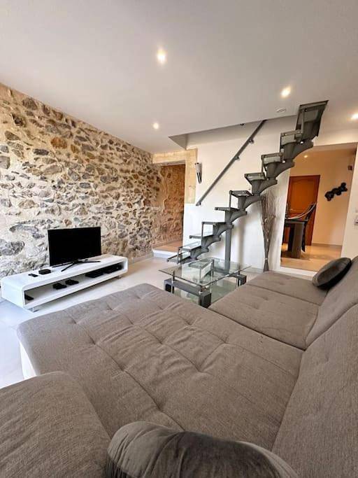 Gîte pour 4 personnes, avec terrasse à Fourques - 3