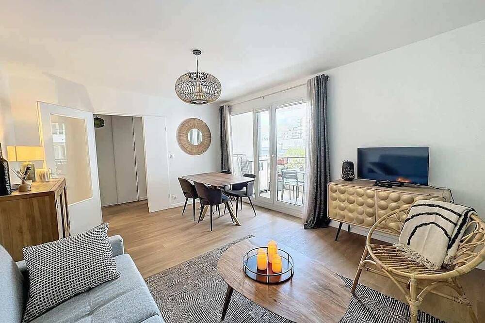 Entire apartment, \"Le Cassin\" - Parking et terrasse, à 5 minutes de la gare in Neuilly-Plaisance, Seine-Saint-Denis