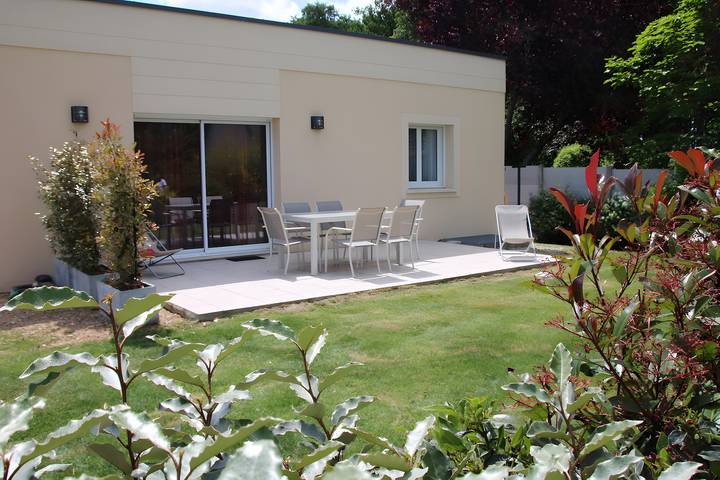Cottage 'Gîte La Vaucelloise' with Private Terrace, Private Garden and Wi-Fi in Mignières, Chartres region