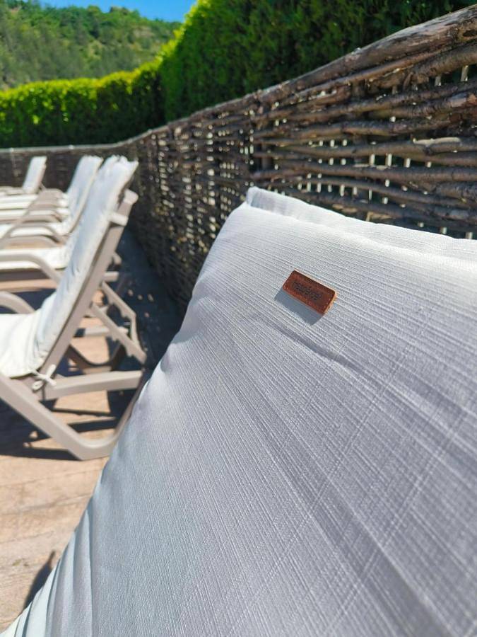 Station pour 4 personnes, avec vue ainsi que piscine et jardin dans Bourgs sur Colagne - 3