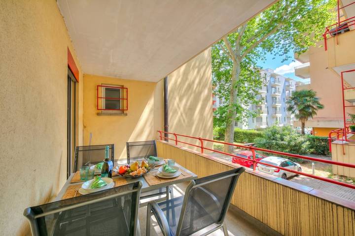Ferienwohnung für 4 Personen, mit Terrasse und Kinderpool in Lugano