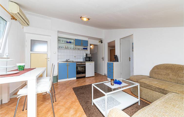 Ganze Ferienwohnung, Modernes Apartment in der Nähe des Stadtzentrums von Labin mit Pool und Terrasse in Labin (Split), Split-Dalmatien