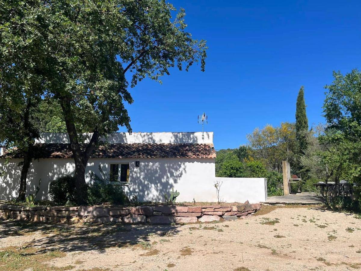 Two-Bedroom House in Cuers, Côte méditerranéenne (France)