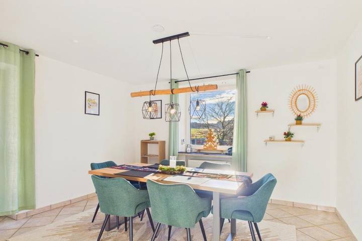 Ferienwohnung für 6 Personen, mit Terrasse und Garten sowie Ausblick