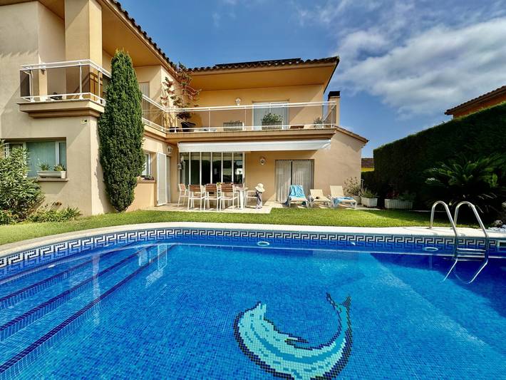 Casa rural para 8 personas, con Balcón y Terraza además de Jardín y Piscina en Ventalló