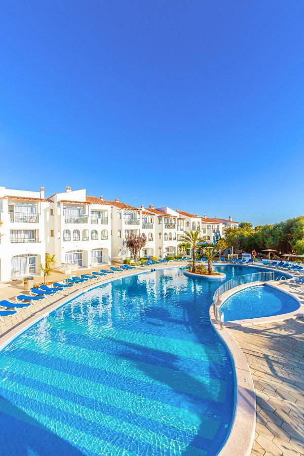 Apartamento para 4 personas, con Balcón y Terraza además de Jardín y Piscina para niños en Sa Caleta (Menorca)
