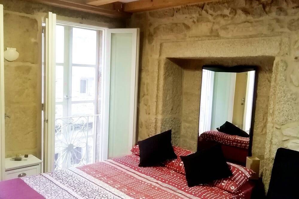 Entire apartment, Apartamento en Casco Histórico de Vigo. Ideal Parejas y Admite Mascotas in Vigo, Rías Baixas
