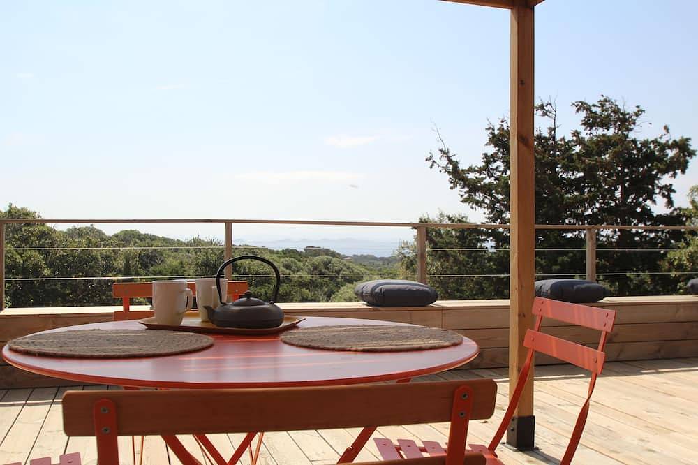 Appartement entier, Appartement avec vue sur Les Lavezzi, avec piscine, et à 6 minutes de Bonifacio. in Sperone, Bonifacio