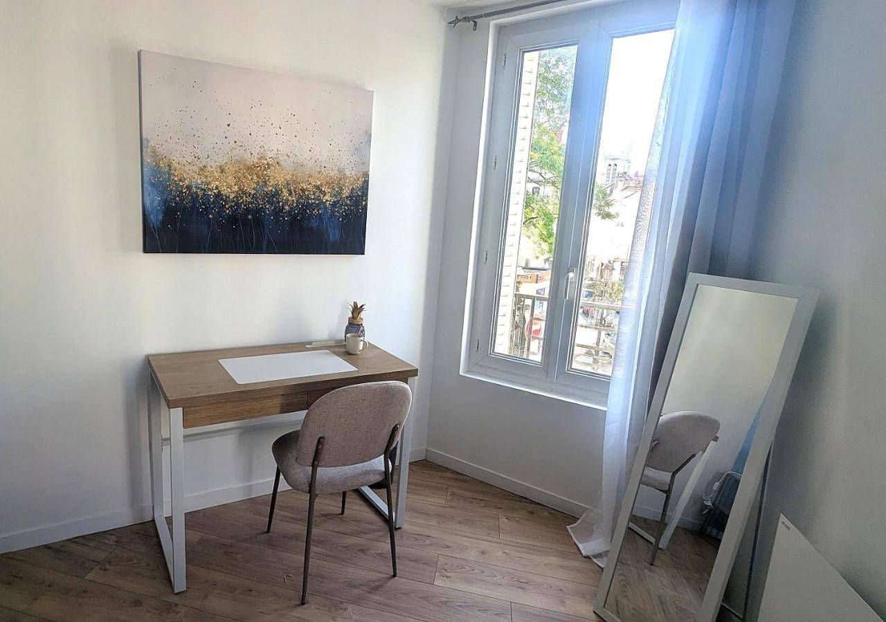 Appartement entier, One-Bedroom Apartment in Boissise-la-Bertrand, Seine-et-Marne